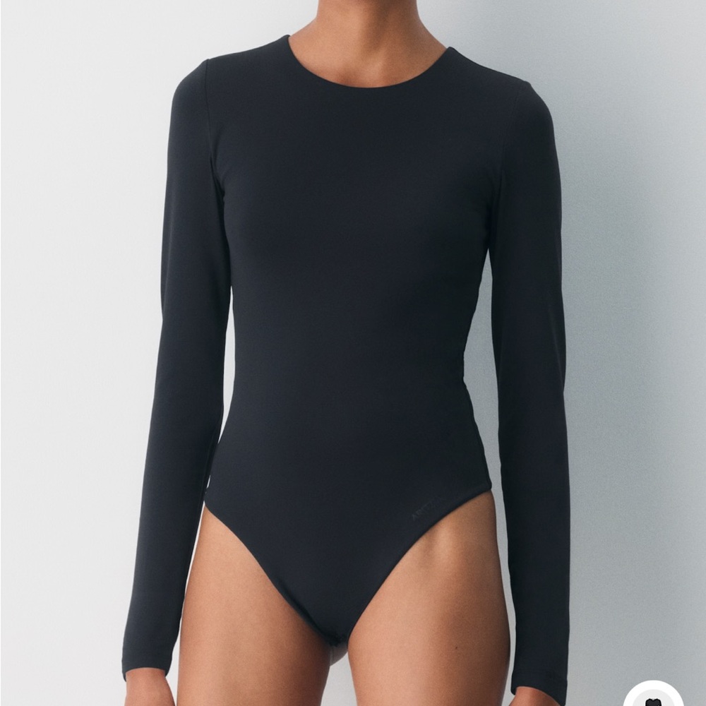 Aritzia Babaton Contour Bodysuit